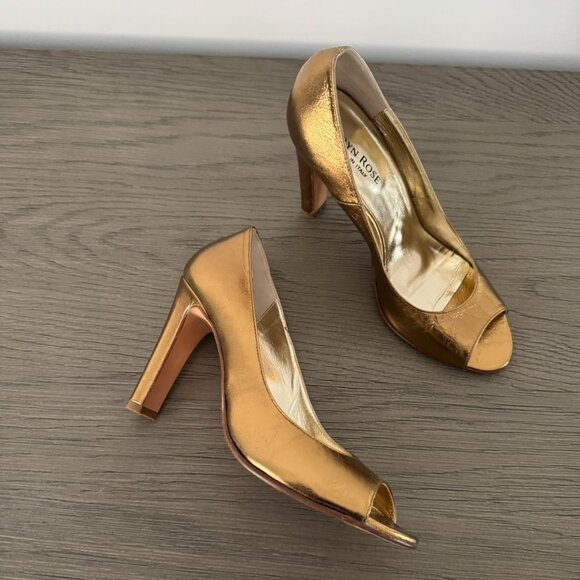 TARYN ROSE Gold Leather Peep Toe Pumps - Size 8 (38) - Picture 5 of 8
